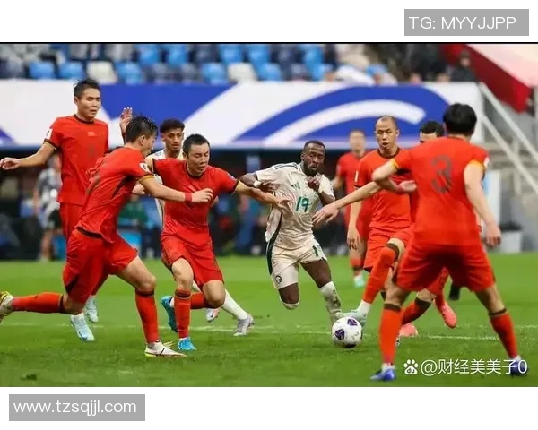 足球明星遭遇突袭事件引发社会关注与安全讨论